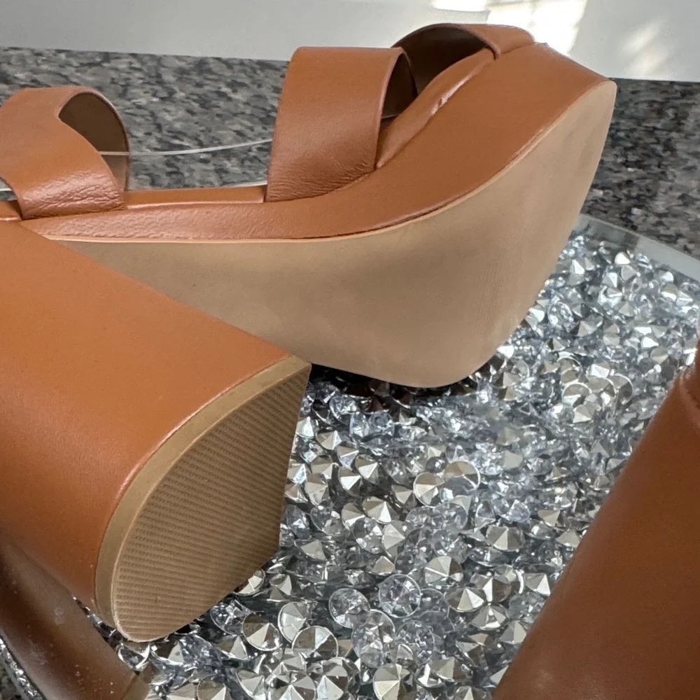 Steve Madden Elkins  leather Tan Platform Sandals NEW 11